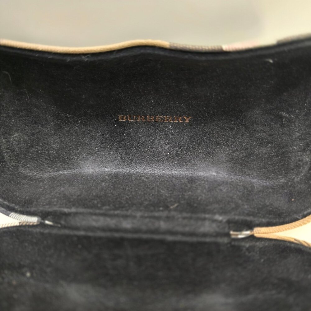 Burberry Oversized Sunglasses - Picture 15 of 15
